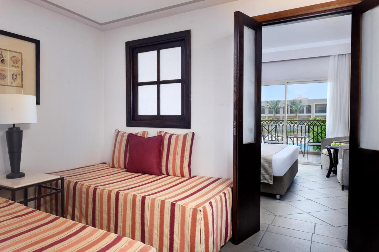 منتجع جاز ميرابل شرم الشيخ المظهر الخارجي الصورة A suite at the Hilton Sharm El Sheikh Resort